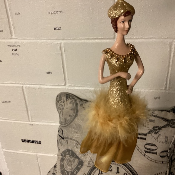 Dolls of elegance. Evening gown in gold - Picture 4 of 10